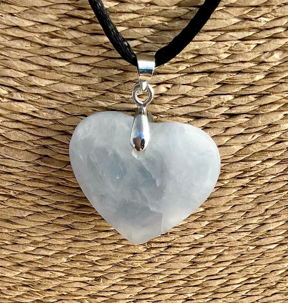 Pendentif Calcite bleue - Pierre Plate en forme cœur