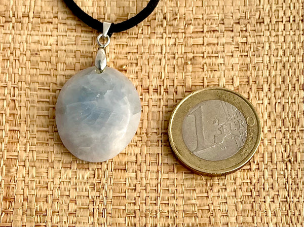 Pendentif Calcite bleue - Pierre Plate forme ovale