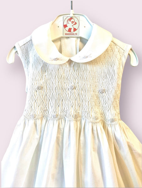 Robe smocks « Célébration » blanche avec col et broderies blanches