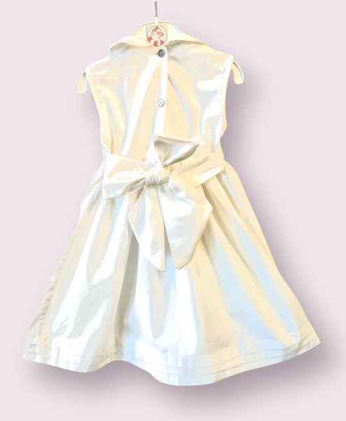 Robe smocks « Célébration » blanche avec col et broderies blanches