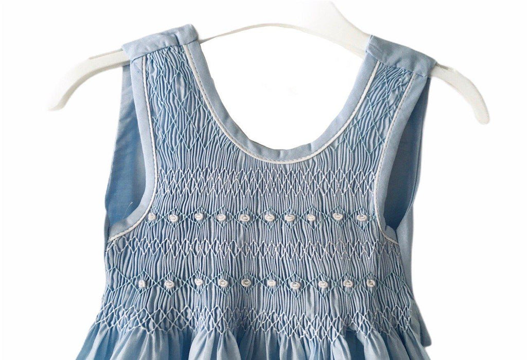ROBES A SMOCKS FAIT A LA MAIN A CAGNES SUR MER ROBES A SMOCKS FAIT A LA MAIN A CAGNES SUR MER